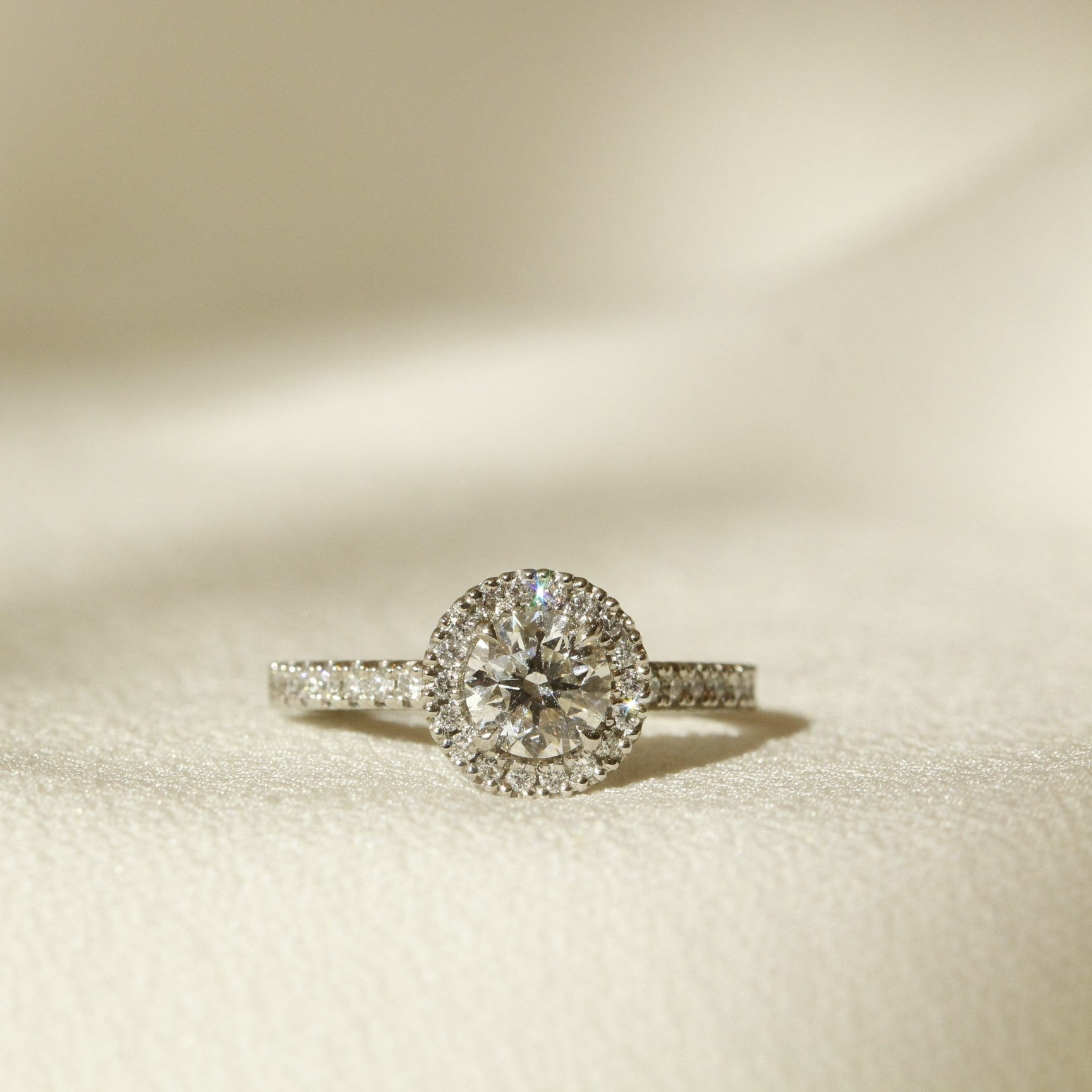 Round Cut Engagement Rings