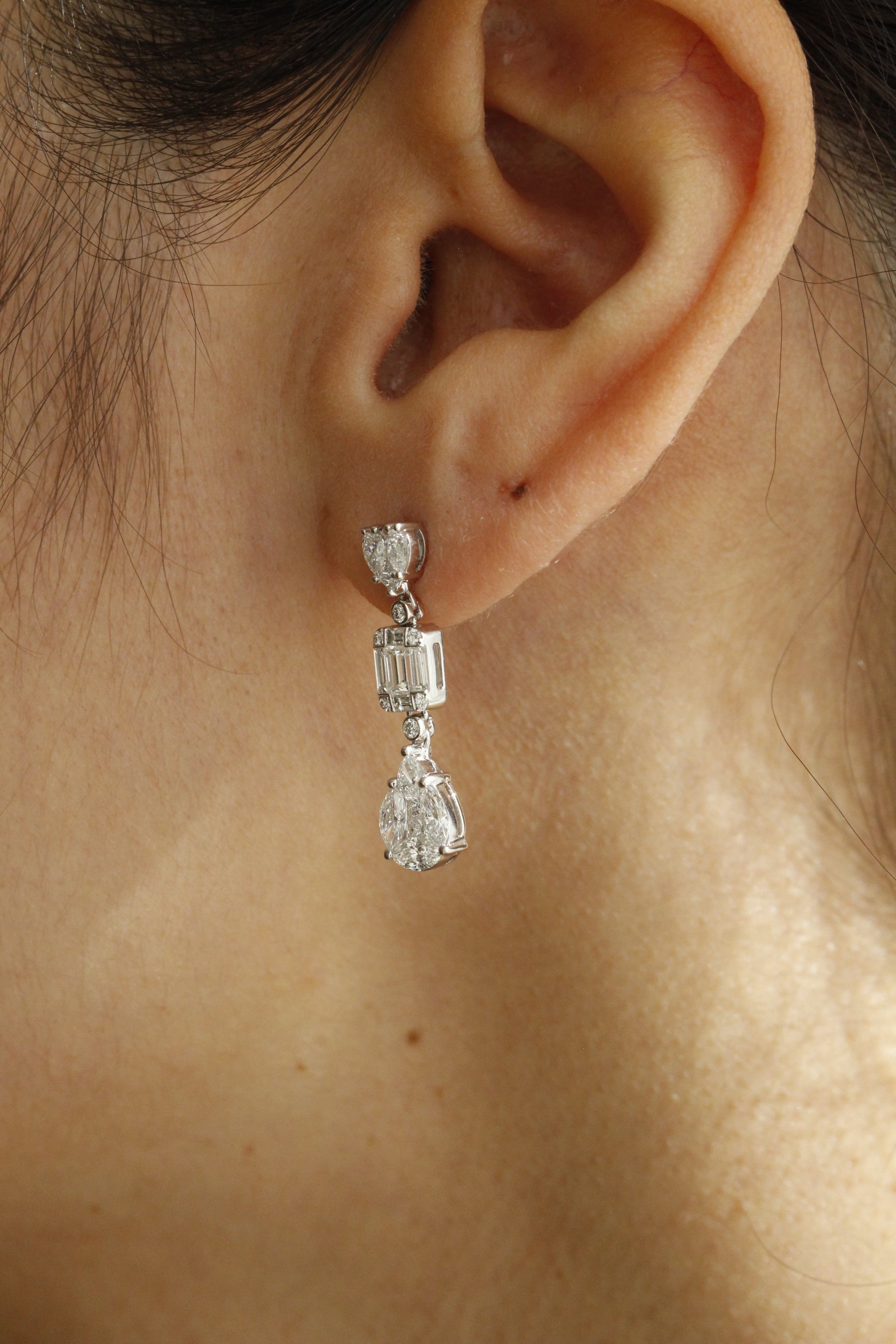 Drop Earrings in White Gold with Diamonds 