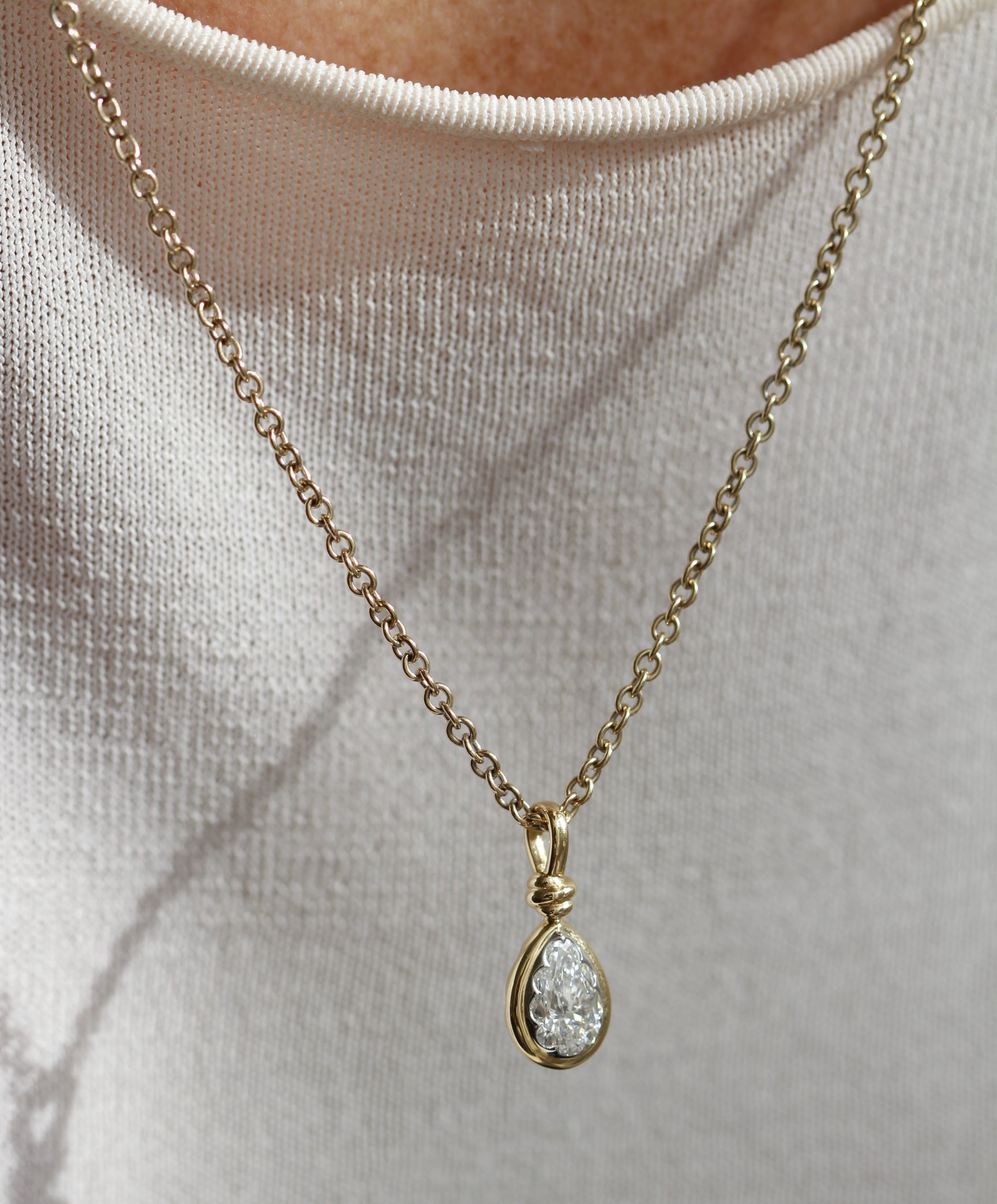 orsini 18k gold and pear diamond rosa design