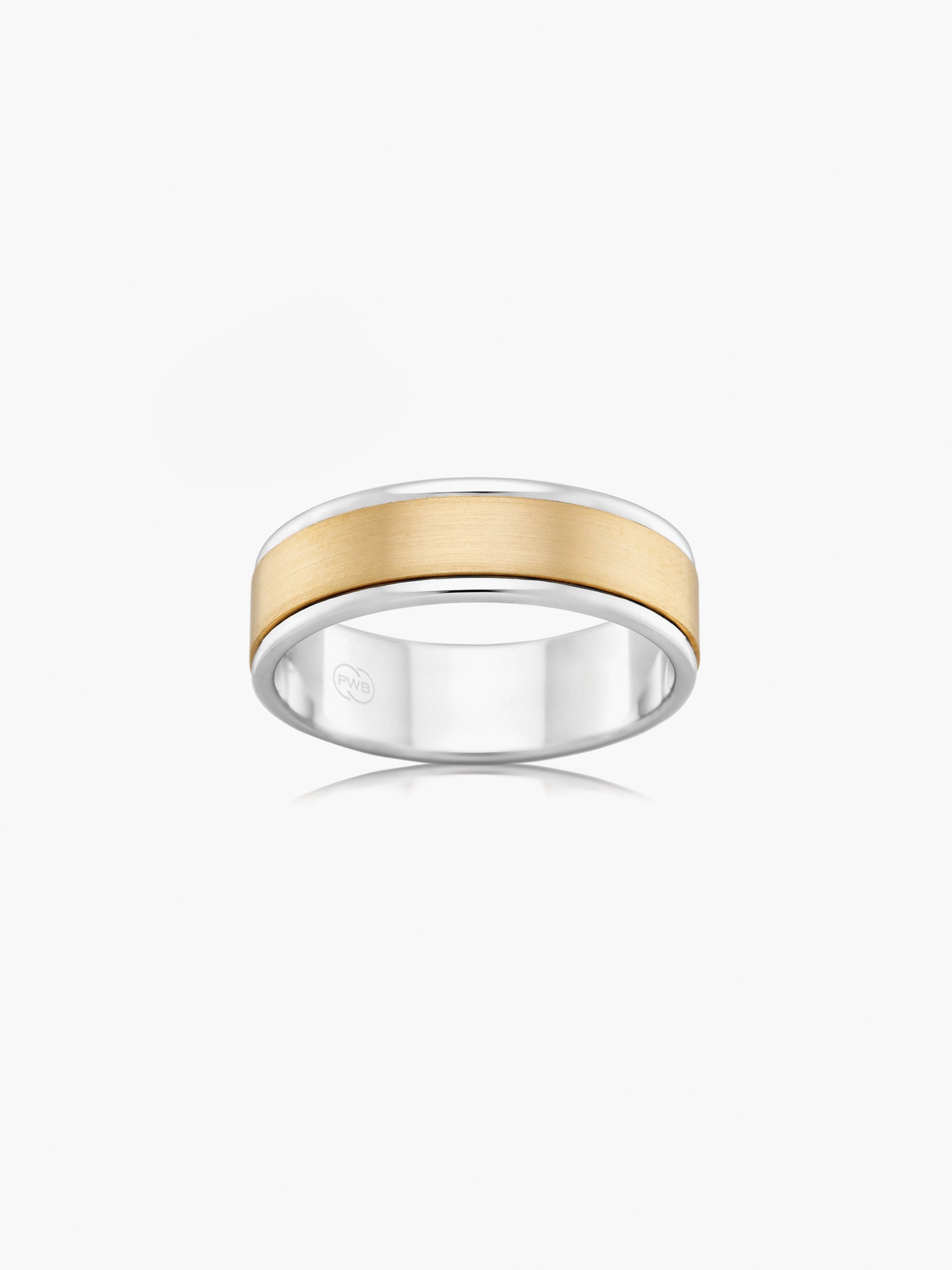 This men’s wedding ring is crafted in yellow and white gold, combining warm tone with refined contrast. Its clean two-tone design offers a timeless expression of commitment with understated elegance.