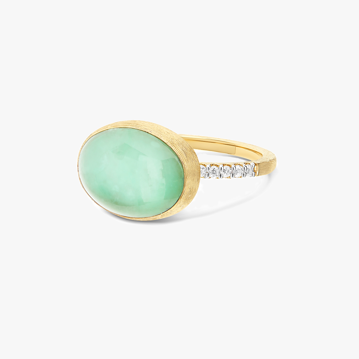 This Nanis Boules ring pairs 18kt yellow gold with luminous jadeite and refined diamond detailing. Handcrafted in Italy, its sculptural proportions and rich colour reflect Nanis’ contemporary approach to Italian fine jewellery.