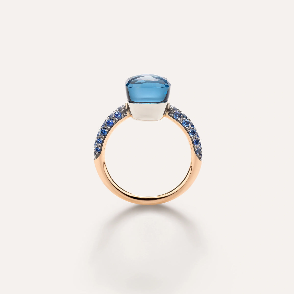Side View Pomellato_ring-nudo-petit-rose-gold-18kt-white-gold-18kt-blue-london-topaz-lapis-lazuli-blue-sapphire