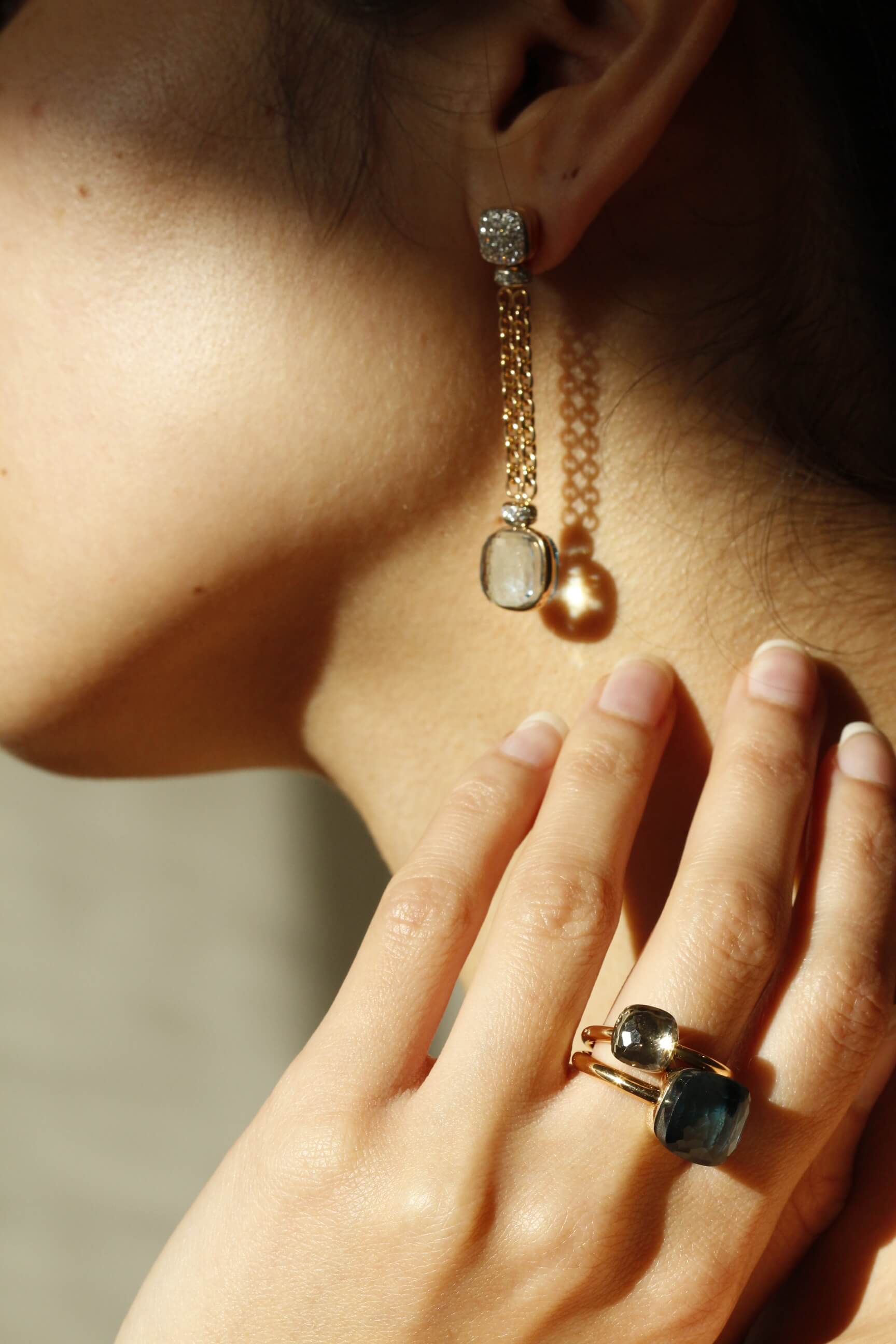Pomellato_nudo-classic-pendant-earrings-rose-gold-18kt-white-gold-18kt-diamond-blue-topaz