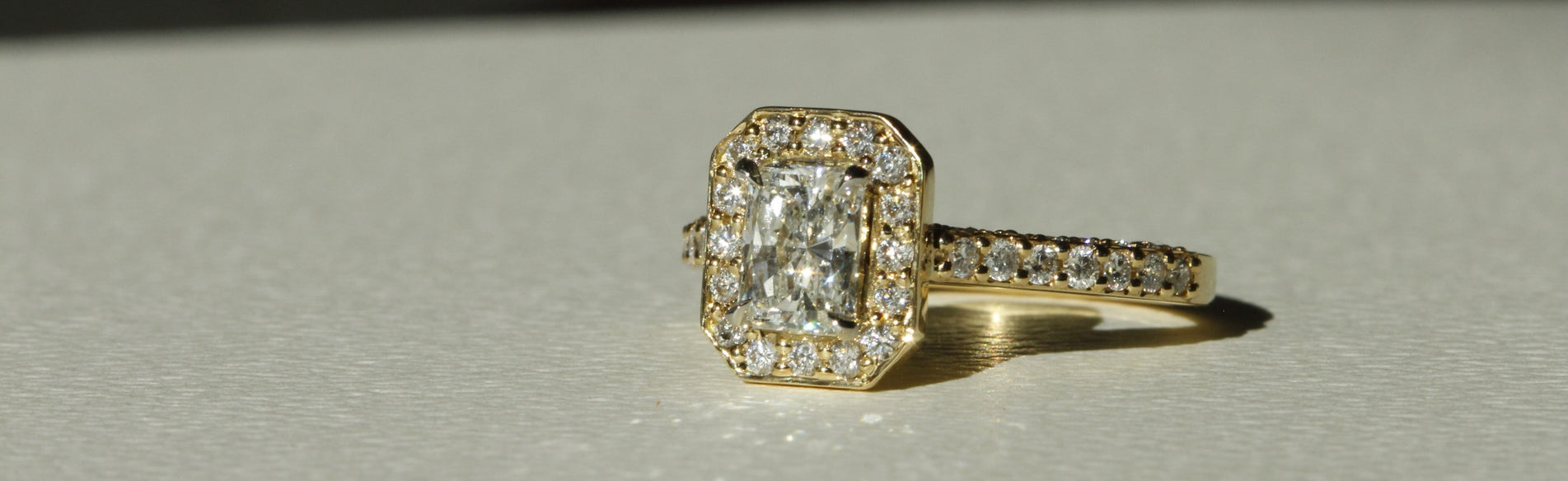 Bespoke_Enagagement_Ring_made_with_18k_Yellow_Gold_and_Diamonds_Banner_Imag