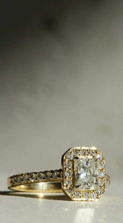Bespoke_Enagagement_Ring_made_with_18k_Yellow_Gold_and_Diamonds_Banner_Image_for_mobile