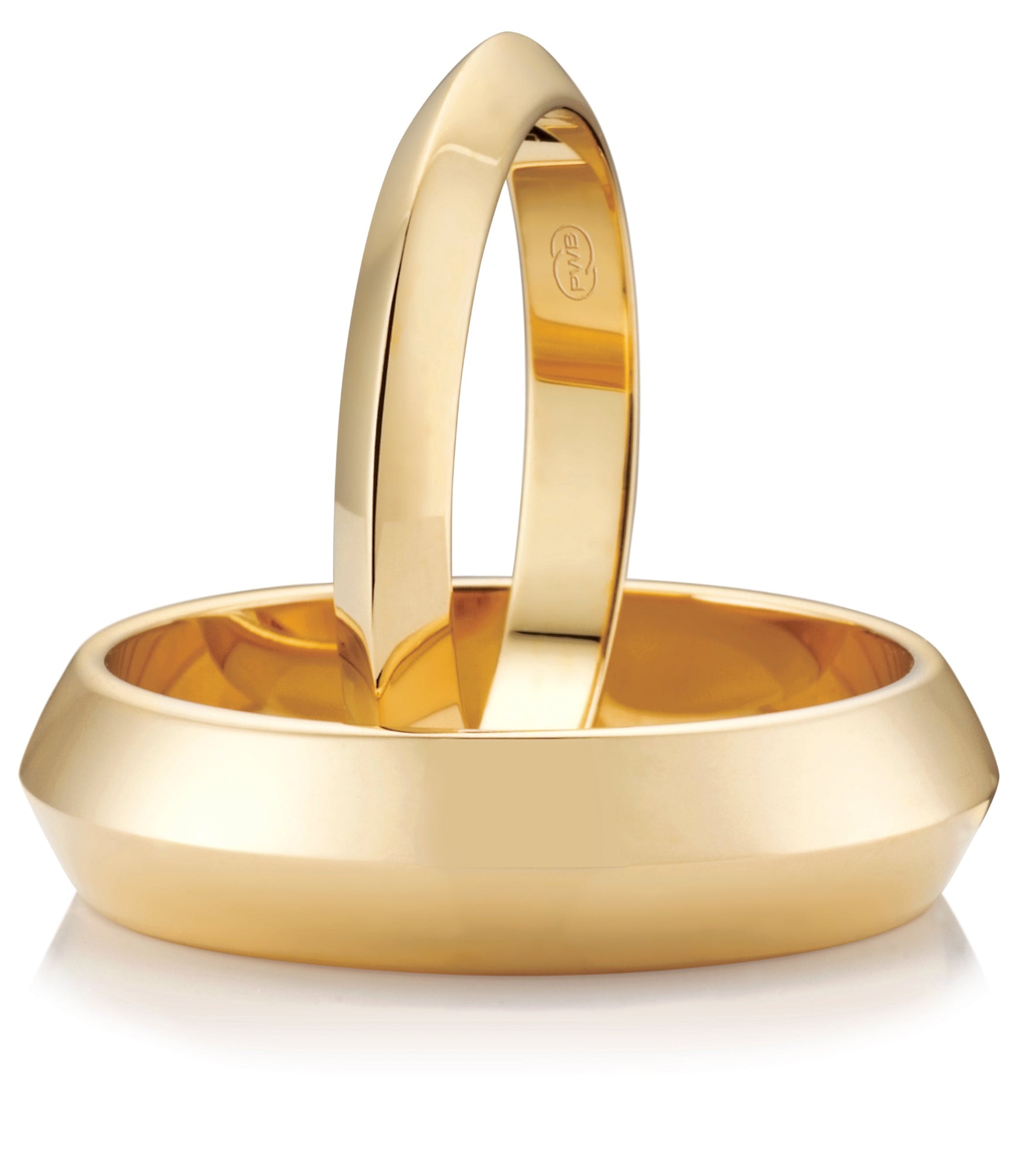 Wedding ring in gold with French curve profile