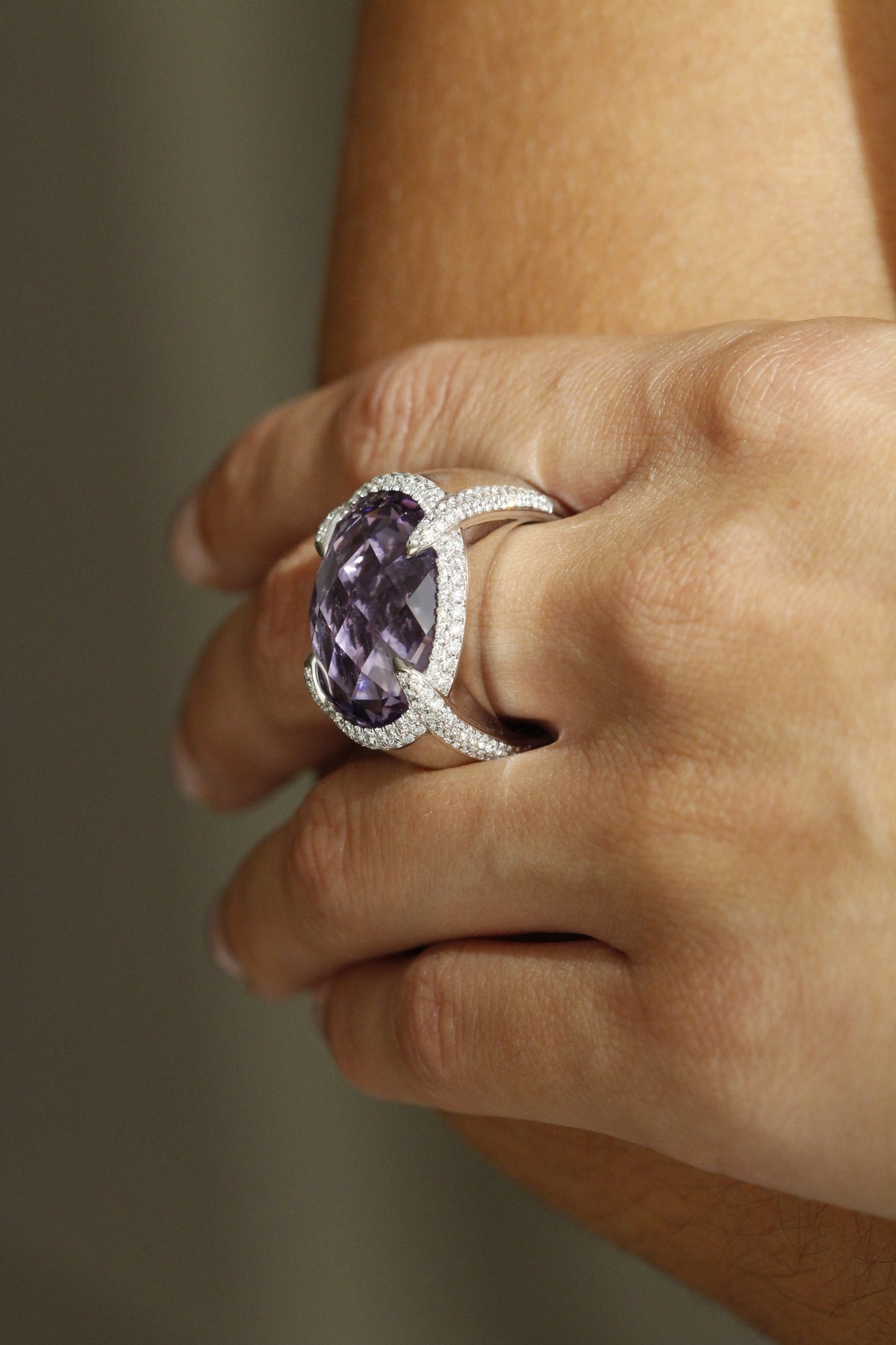 Sahara Ring in 18k White Gold with Amethyst and Diamonds