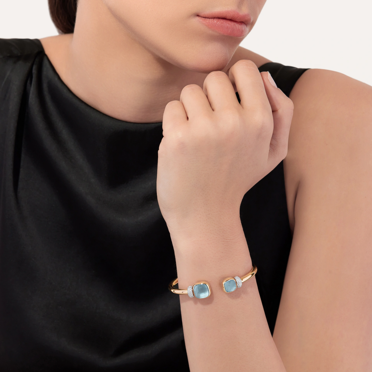 Pomellato_bracelet-nudo-rose-gold-18kt-blue-topaz-diamond worn on model
