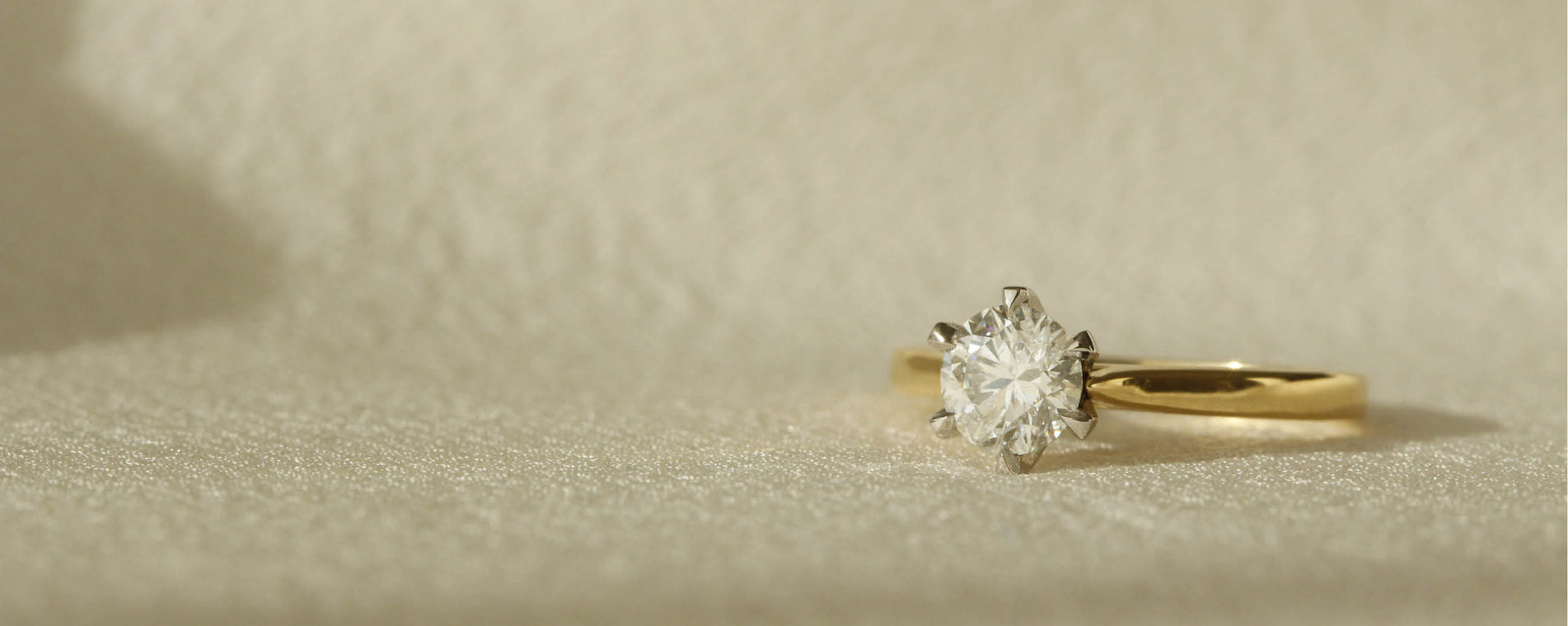 Orsini Engagement Ring Design made of 18k Yellow Gold and Platinum with a 6-claw setting inspired by an Italian Bridge