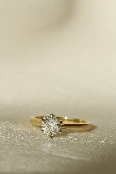 Orsini Engagement Ring Design made of 18k Yellow Gold and Platinum with a 6-claw setting for mobile