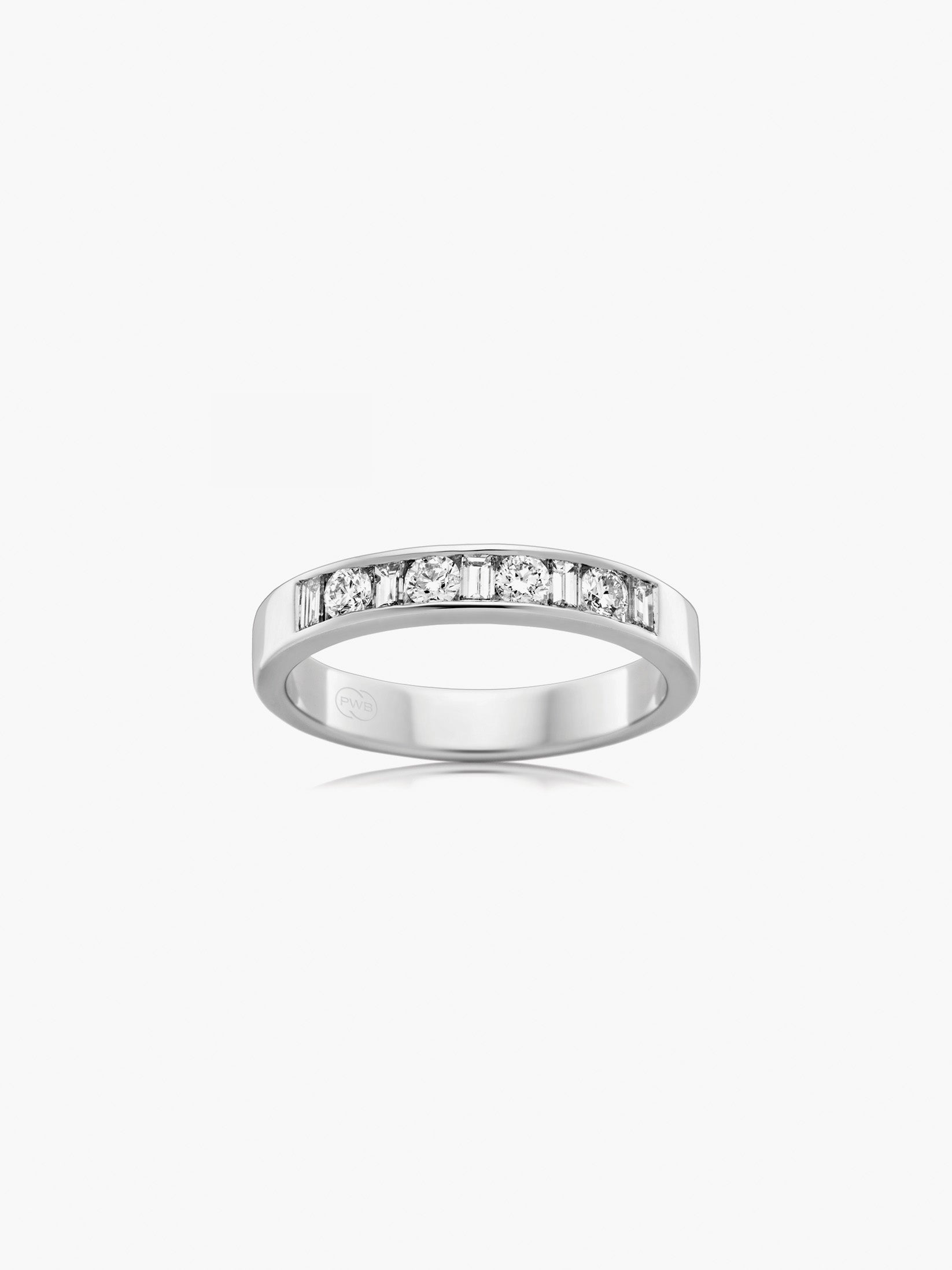 This white gold diamond wedding ring features alternating round brilliant and baguette diamonds arranged across a refined band.