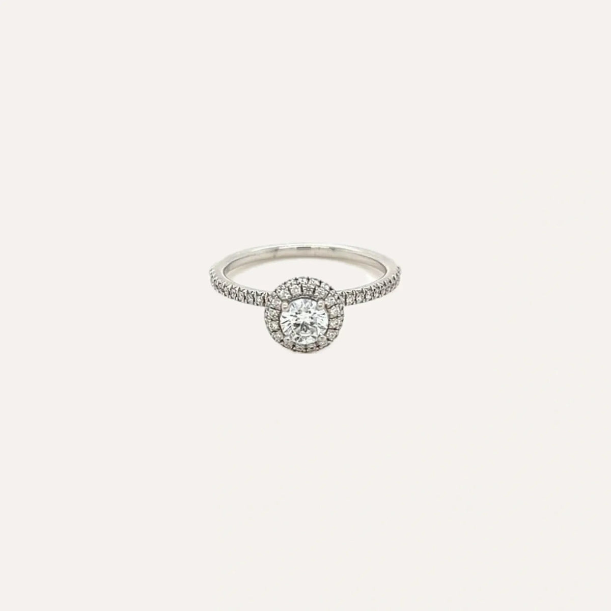 Ring Behuli Hulchi Belluni Diamond Ring with Halo