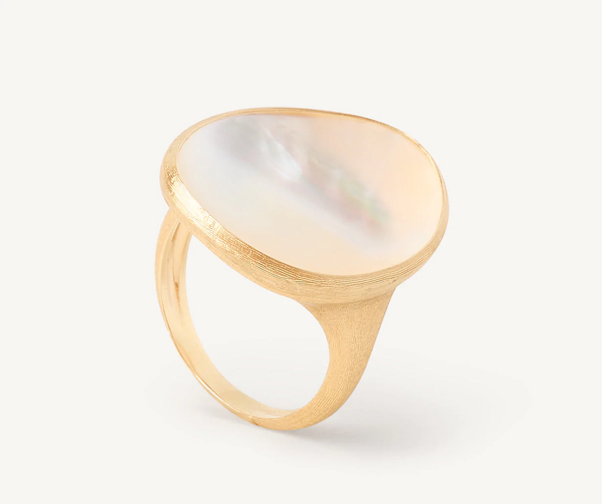 Marco Bicego Lunaria ring in mother of pearl and yellow gold 