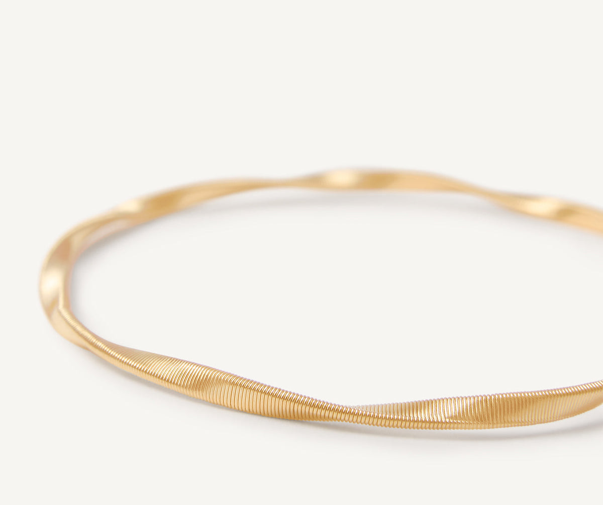 Close up image of one strand Marrakech bracelet in 18k yellow gold